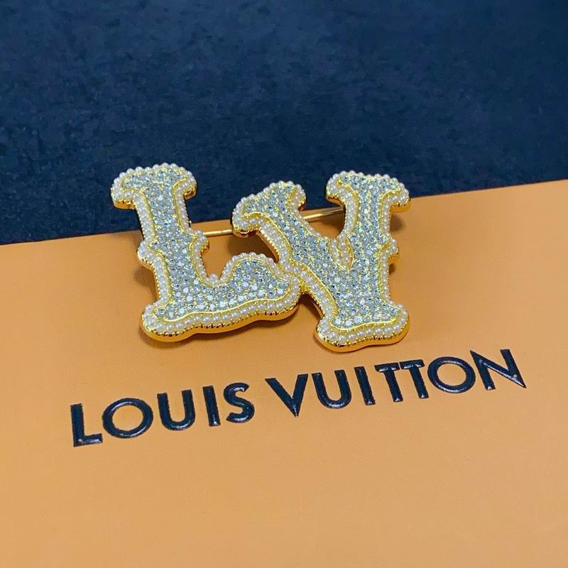 LV Brooch 04yxs10